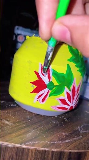Plastic bottle painting #paintingtutorial #painting #paintingideas #easypainting #bottlecrafts #art