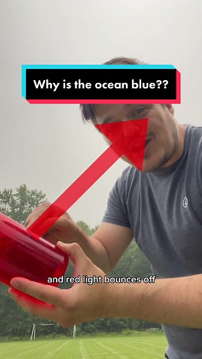 Why is the ocean blue?? #fyp #science #sciencetok #ocean #color #learnontiktok #sciencedemo