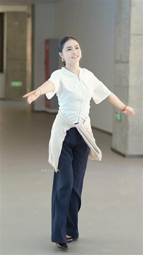 Yongji, Charming Tibetan dance beauty