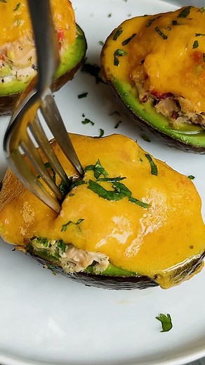 Avocado Boat Tuna Melts: Creamy & Delicious Weeknight Dinner