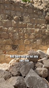 At the Davidson Center in Jerusalem, the Ophel is actively being excavated, uncovering chambered walls dating back to the time of Solomon🏺✨ Will you come and experience this ancient history up close for yourself? 🙌📖 "Here is the account of the forced labor King Solomon conscripted to build the Lord’s temple, his own palace, the terraces, the wall of Jerusalem, and Hazor, Megiddo and Gezer."( 1 Kings 9:15) 🎥: Jim Scudder, Jr. #HolyLand #Pilgrimage #Jerusalem #SouthernSteps #DavidsonCenter #Op