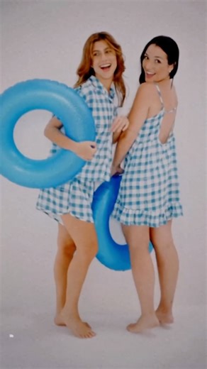 Nappô on Instagram: "ALERTA - LANÇAMENTO DE FINAL DE ANO NA NAPPÔ! 🎅🏼🎄😎⛱️🛟🍦 O Alto Verão chegou por aqui misturando clima de Natal, luzinhas piscando e pijamas que são a cara desse verão! A linha Xadrez & Cia. é fresquinha, em viscose e agora aparece em todos os modelos, novas cores e para a família toda, até para o seu pet!! E pra quem ama um visual mais ousado, estamos estreando o drop de Oncinha em Cetim com caimento elegante e fluido, um charme, do jeitinho que vocês AMAM! Acesse www.n