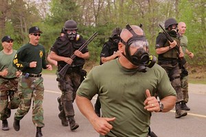 How Does A SWAT Team Really Train? Police training functional shooting