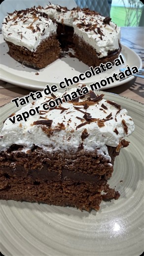 Imma Burgos Manotas on Instagram: "#tartaalvapor #makedemogreatagain #cookidoo #singluten La podemos hacer con o sin gluten Ingredientes - 4 huevos Tarta de chocolate al vapor - 100 g de azúcar - ⁠125 g de chocolate fondant para postres (50% cacao) en trozos de 1 cm - 125 g de mantequilla en trozos - 100 g de harina - 5 g de polvo de hornear - 600 g de agua Nata montada y relleno de ganache de chocolate - 315 g de nata (35% de grasa) fría - 110 g de chocolate fondant para postres (50% cacao) Pre