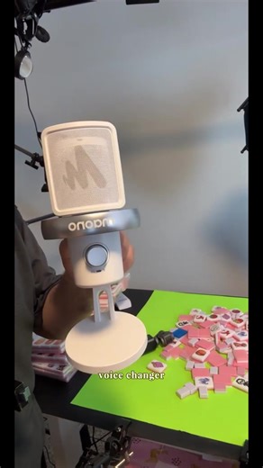 Maono DM40 Voice Changer Budget RGB Wireless/USB Desktop Microphone, audio equipment gear with Noise Reduction, zero latency, budget mics for Computer/PC/PS5 / Mac / Smartphone, ideal for Gaming,Recording,Singing,YouTube,TikTok.