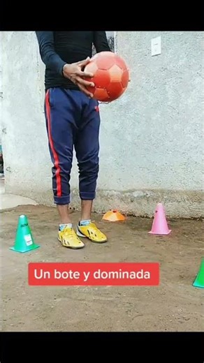 Learn to control the ball with these exercises ⚽️ ✅️ #football #sports #ballcontrol