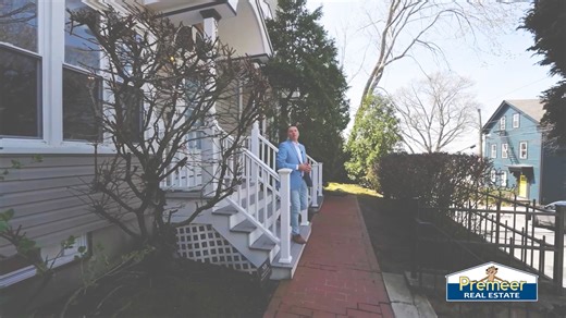 91 EVERGREEN ST, PROVIDENCE, RI 02906: Sweet 4 Bed/2.5 Bath Townhouse w/UPDATES!