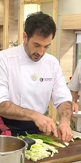 ¿Habéis probado alguna vez el pak choi? Es una col china muy tierna que estoy seguro que os va a sorprender 😋 ¡Os enseño cómo prepararla y cocinarla para sacar el máximo partido de ella! Y si quieres saber más de esta verdura, no te pierdas este artículo ⬇️ https://www.hogarmania.com/cocina/alimentos/pak-choi.html?utm_source=Facebook&utm_medium=social&utm_perfil=Joseba&utm_campaign=pak-choi #josebaarguiñano #cocinaabierta #recetas #recetasfáciles #pakchoi #cocinaasiática | Joseba Arguiñano