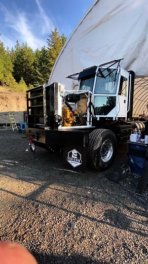 Its driving! We did it. #edisonmotors #electric #truckers #L500 #testdrive #fullycharged #hybrid #18wheeler #electricsemi