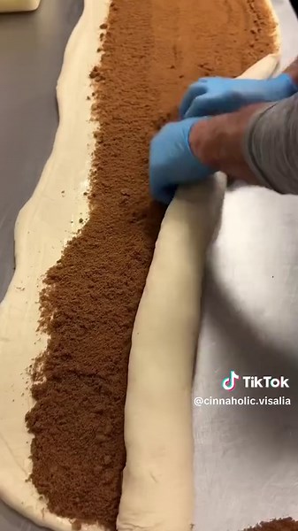 🤎 From dough to delicious — every Cinnaholic cinnamon roll is made fresh from scratch and baked right here, every single day. 🍞✨ It’s the kind of freshness you can see, smell, and taste — straight from our kitchen to you. 💛 #freshbaked #madefromscratch #housemade #bakedfreshdaily #warmfromtheoven #scratchmadewithlove #cinnamonrollperfection #comfortfoodvibes #cinnaholicvisalia #fromourkitchentoyou #behindthescenes #bakerslife #dessertlovers #freshisbest #cozyseason #sweetmoments #supportlocal