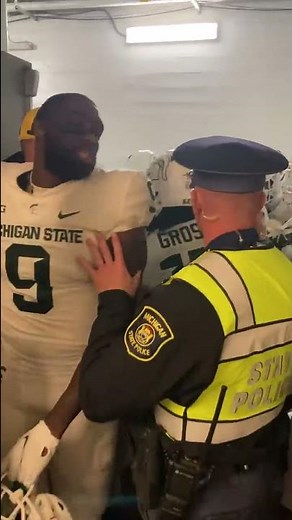Michigan, Michigan State players fight in postgame tunnel