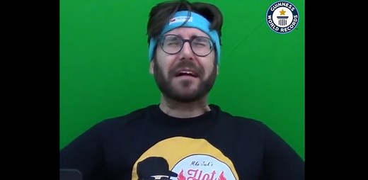 Vidéo : il mange le piment le plus fort du monde en un temps record