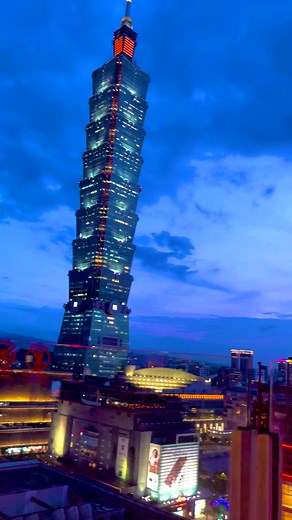 Exploring Hooters in Taipei: City Views, Foodie Haven