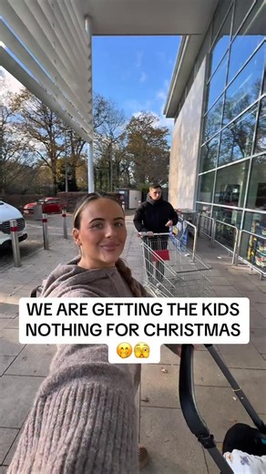 Megan Burns on Instagram: "no pressies for the kids?! #mumlife #mumblog #mumsoninstagram #mum #explore #foryou #mumsofinstagram @smythstoys"