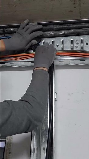 Cable installation with cable tray