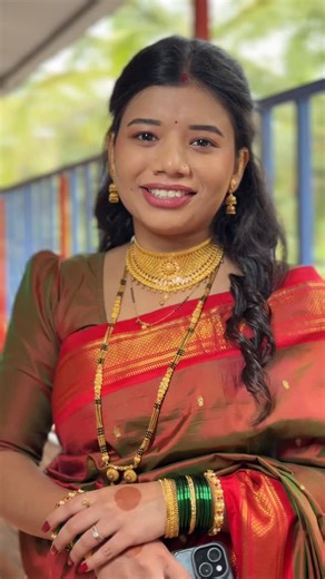 Pooja Parab on Instagram: "Review ✨ Makeup artist @poojaparabmakeupartist @_anuja_art31 @dipaligawademakeover @rasika_art_07 #mua #sindhudurg #maharashtra #bridalmakeupartist #bridalmakeup #makeupartist #bridalhairstyle #bride #review"