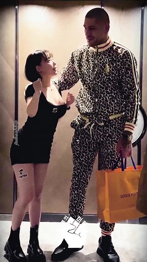 모델 강인경과 알렉스 페레이라의 재미있는 만남