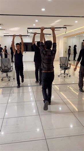 Male model walking training session #fashion #mensfashion #malemodel #walk #modeling #style #ff