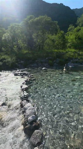 4 Grad kalter Fluss - bestes Leben in Italien