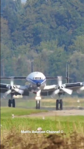 Lockheed Super Constellation Landing!!