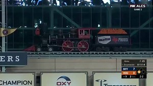 The perfect way to sum up the night for the Houston Astros. 😂 😴 (🎥: MLB on FOX) | theScore