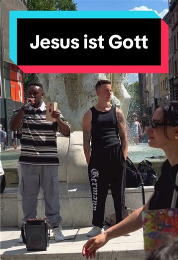 Maurice predigt mit Chris am Brunnen in Frankfurt, das Evangelium, dass Jesus Gott ist und dass er der Schöpfer sei und dass man nur durch ihn ewiges Leben hat. #JesusIsLord #JesusIsGod #Christology #ChristianTikTok #JesusLovesYou
