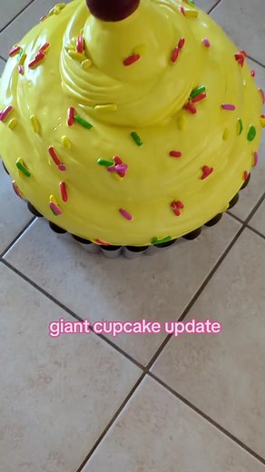 idk what to say, I'm a little obsessed with this fake cupcake. I'm new to crafting and the brush strokes don't look great but I'm gonna keep trying #fakefoodart #fakefooddecor #fakefooddecordiy #fakefood #fakefooddiy #foodart