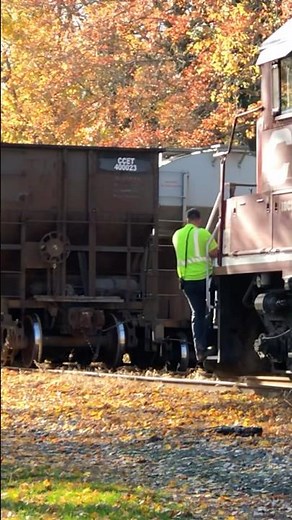 Railroad Switching! Locomotive Coupling Freight Cars In Ohio With Radio Audio, JawTooth #Shorts