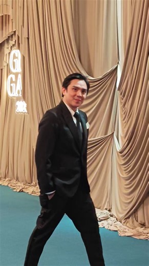 603 reactions · 12 shares | Your starstruck OG's are giving elegance for tonight!  using the new 퐇퐎퐍퐎퐑 ퟒퟎퟎ 퐏퐫퐨 ퟓ퐆! Pre-Order for only ₱32,999 and get exclusive freebies up to ₱6,000+! Know more here: https://bit.ly/Web_H400Pro_FB #HONOR400Pro5G #YourAIPhone #200MPUltraClearAICamera #GMAGala2025 | HONOR Philippines | Facebook