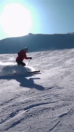 Med Beauty Swiss on Instagram: "In der Skisaison ist guter Sonnenschutz unverzichtbar. Durch die Höhenlage und die Reflexion des Schnees trifft selbst bei Wolken besonders starke UV-Strahlung auf die Haut. Vor allem Gesicht, Ohren und Lippen brauchen daher zuverlässigen Schutz, um Sonnenbrand und langfristige Hautschäden zu vermeiden. SUN CARE IS AN EVERYDAY THING! 🇨🇭"