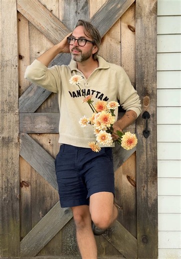 We're back! After a short break we're returning to both markets this weekend with dahlias, zinnias, marigolds, hydrangeas, goldenrod, and more. Find us at the Windham Farmers Market Saturday 9–1 and Phoenicia Farmers Market Sunday 10–2. See you there! #cutflowers #flowerfarmer #farmersmarket #cutflowergarden #flowers
