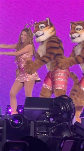 Shakira dances with tigers during Zoo! (LMYNL Tour Live in Atlanta, 6-28-26) (4K HDR, HQ AUDIO)