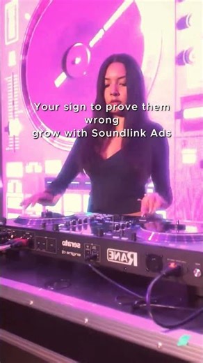 She's about to show what real mixing looks like #djset #techno #fyp