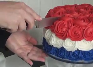 336K views · 3.3K reactions | Comment faire un gâteau au glaçage de roses! Via : I am baker | Astuces de Grand-Mère | Facebook