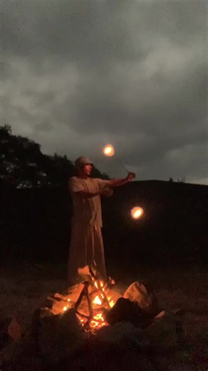 Spinning fire poi by the bonfire🔥 #poi #bornfire #車中泊