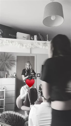 How to Create Perfect Pin Curls for Any Occasion