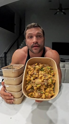 550 calories 70g protein 11g fat 54g carbs makes 6 meals Comment Cookbook or meal plan 1 yellow onion 2 Ibs lean 96-4 ground beef 3 tablespoons tomato paste 28.5 ounces protein bone broth 2 boxes of Banza elbow pasta 2 cups shredded fat free cheese Seasoning On the onion salt, pepper, garlic On the beef Chili powder, garlic powder, and some paprika Flow for more high protein meal preps! #nutrition #health #weightloss #mealprep #simplerecipe #wholefoods #diet #food #EasyRecipe #fatloss #lowcalori