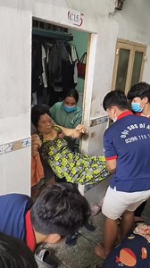 443K views · 10K reactions | Bà con nghèo bệnh không tiền về quê nhà xin cứ gọi cho con 0903008115 , con sẽ cùng bà con mình vượt bao chông gai cuộc sống | Đội Cứu Nạn Giao Thông Quận 12 TPHCM | Facebook