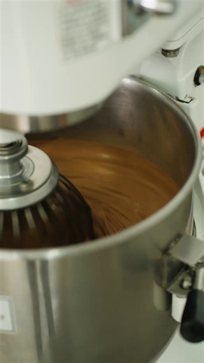 La mezcla perfecta entre el placer del chocolate y el toque fresco de la fruta 🍓🍫👉 Solo Q99 📌 Pídelo en anfora.com.gt o visita tu tienda favorita | ANFORA