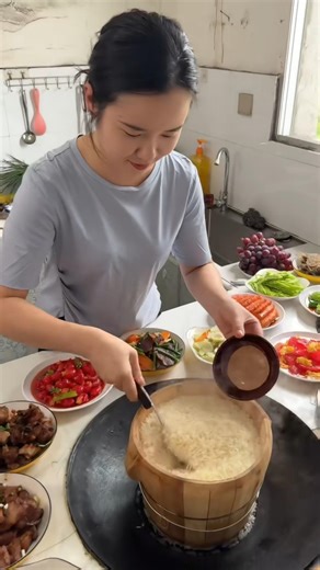 Street Food Style: Giant Egg Fried Rice Recipe #shorts #streetfood