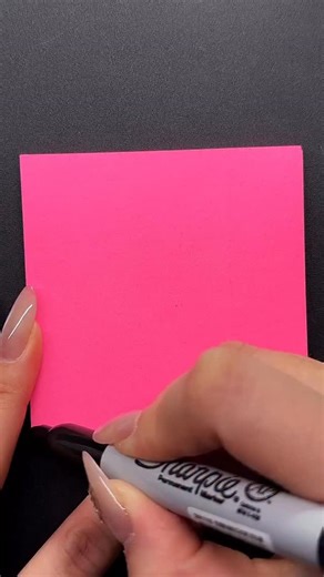 Vivian🌸 on Instagram: "Marker drawing 🎨 Weekend vibes = markers + paper + peace of mind ✨ Get the same set in my Shop (bio) / web 🌿 Thanks for being here 💫 #drawing #graffiti #markers #relaxing #asmr"