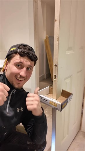 Pin Point Carpentry & Construction LTD on Instagram: "No dust extractor needed! - - Use this pro tip if you don’t have a hoover to hand to save you sweeping up Follow @pinpoint_diychannel for more helpful tips and tricks LAHVLY #carpentry #howto #diy #building #tips"