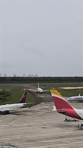 3K views · 130 reactions | Boeing 737-800 x 3: Delta, American and Copa taxiing in SDQ, and a JetBlue A320 landing Runway 18. Vid by @luim_santillan #Boeing #B737 #B738 #B737NG #AmericanAirlines #DeltaAirLines #CooaAirlines #Airbus #A320 #JetBlueAirways #DL #AA #CM #B6 #SantoDomingo #SDQ #MDSD #Las_Americas_International_Airport #Aviation #Aircraft #Airport #Airlines #Spotters #Spotting #Pilots #drplanespotters #DominicanPlaneSpotters #DPS | Dominican Plane Spotters | Facebook