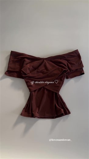 Off-Shoulder Top Style Guide for Elegant Outfits