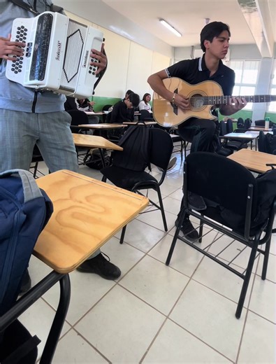 Acordeón Tutorial: Aprende a Tocar Corridos