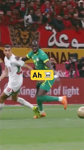 دفع الياميق قبل تسجيل الهدف la poussée de main par Ndiaye sur Yamiq pour #maroc libérer le chemin