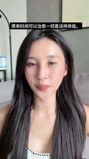 Janiss Foong 冯乙之 on Instagram: "原来时间可以治愈一切是这个意思。 不是不痛了，而是可以不再被这个痛限制着你了。 事后回到车上，我的眼泪不停地流，仿佛过去的委屈一下子被释放以眼泪的形式离开我。 回想起那个拥抱里， 我感受到， 她像是代表了 所有曾经误解我、 诽谤我、 却从未真正认识过我的人。 过去无法我一一为自己解释过， 也没有逐个去讨回清白，因此会生气自己为什么那么笨， 昨天得到的内在小孩传讯 也是让我原谅自己对自己慈悲，那才是真的是爱自己。 但在那一刻， 好像所有没来得及说的话， 都被理解了。 我选择原谅， 不是因为那些伤不存在， 而是因为我的心， 终于可以自由了，不再委屈了。 时间会治愈一切，原来是这个意思。 愿世间为你带来更多的惊喜，更多的治愈和真相。 影片里推荐的越用越长时间的Jmoon Max 30真心推荐给你！ Link In Stories highlights!❤️‍🔥 今天最后一天团购✨ JMOON 团购优惠｜限时 🔗 购买链接： https://shp.ee/44sz99e 🖤 产品 JMOON M30 Max 原价：RM 23