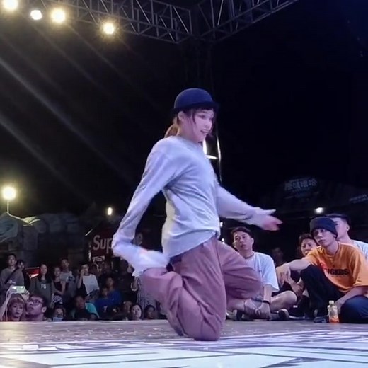 昨晚非常努力的赢了前两场，就是为了和@BARBIN-ili 对上，能和这么漂亮的小姐姐跳三轮，真是太开心啦~ Last night, I worked very hard to win the first two rounds, just to face @BARBIN-ili . I am so happy to dance three rounds with such a beautiful young lady~ Follow official Barbin.ili accounts: Instagram 1 -> instagram.com/barbin.ili Instagram 2 -> instagram.com/barbinili_offical Bilibili -> space.bilibili.com/386120474 Weibo -> weibo.com/n/Barbin-ili芭比 Douyin 1 -> douyin.com/user/MS4wLjABAAAAjdwocwjiMWlzb97-fKMeV0GK5aVCyVAakoe17MRQWUI Douyi