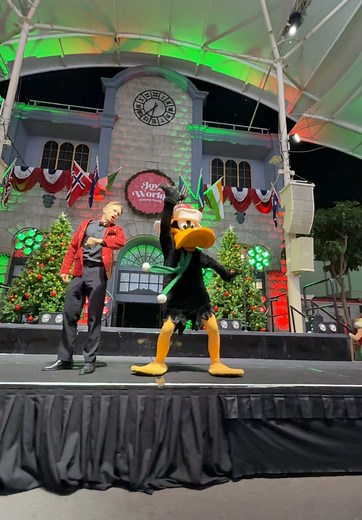 Daffy Duck's Last Christmas Moment at Movie World 2024