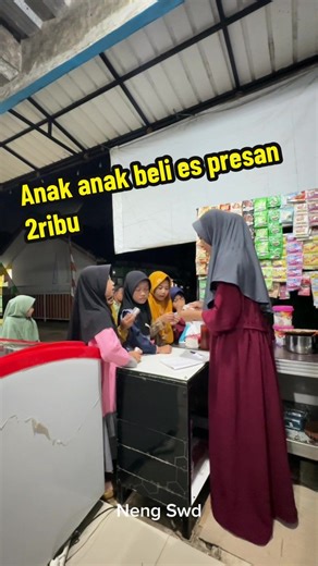 Anak-Anak Beli Es Presan 2000 di Tempat Kami